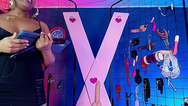 MrEbonybdsm live sex cam