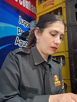 Alysson-- live sex cam