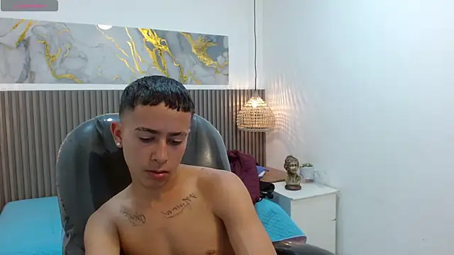 Xavii18 live sex cam