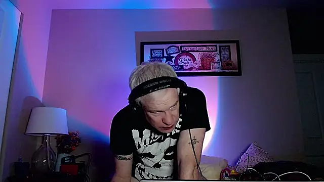 Snarfle82 live sex cam