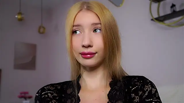 SunnivaCovil live sex cam