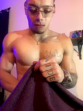 Matt_your_master_ live sex cam