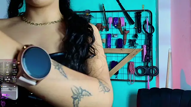 Mrmia_bdsm_extreme live sex cam