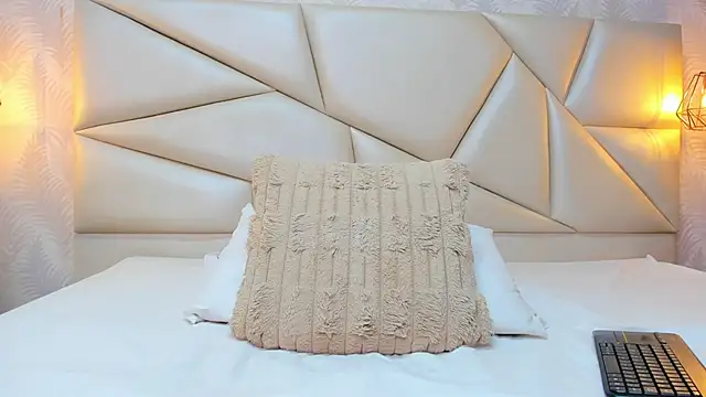 laurettedela_rouse live sex cam