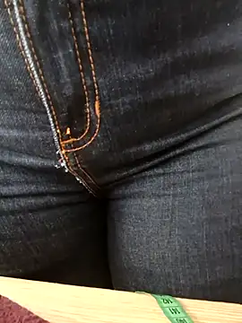 Mia-Glow live sex cam