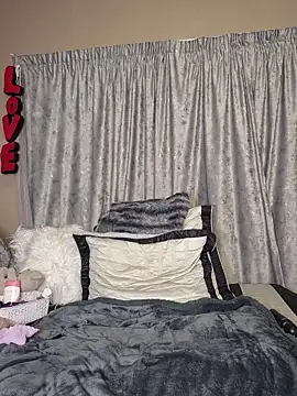 ThickianaRider live sex cam