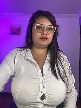 MiiaaJoness's Stripchat show and profile