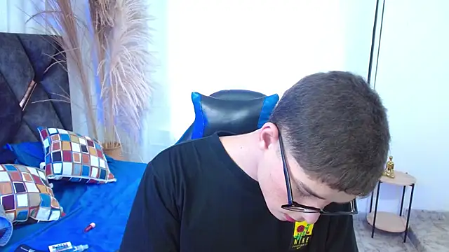 Mattass18 live sex cam