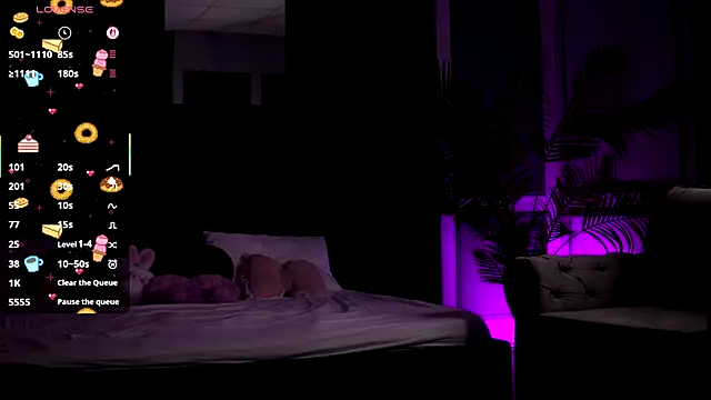 MissKiarra live sex cam