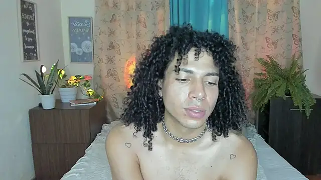 Angel_White25's cam snapshot