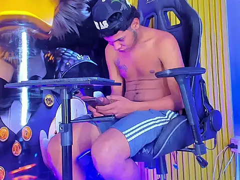 Tommy_bigcock19's cam snapshot