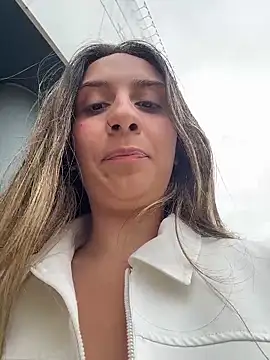 sarah_honey__ live sex cam