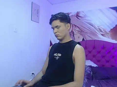 Aaron_Foxxx live sex cam