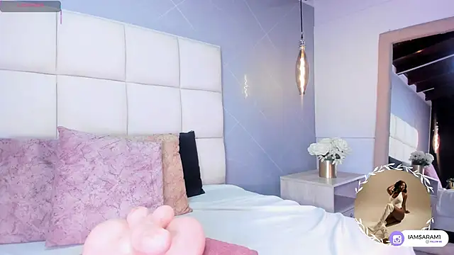 SaraMonroe1 live sex cam