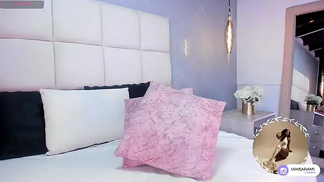 SaraMonroe1 live sex cam