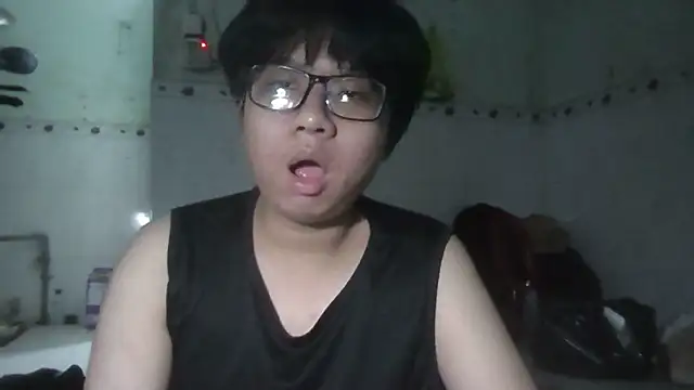 yours_c's cam snapshot