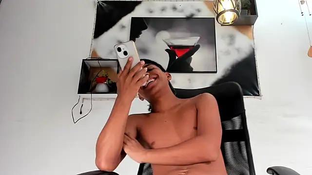 tyler_twink_boy's cam snapshot