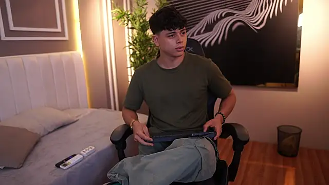 Ethan_occonor's cam snapshot