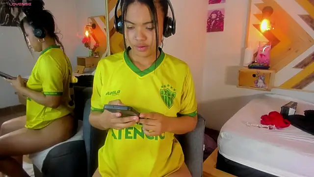 SoleneFontaine live sex cam