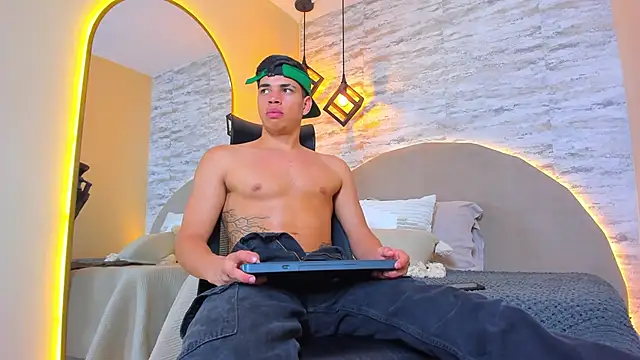 Benjamin_More live sex cam