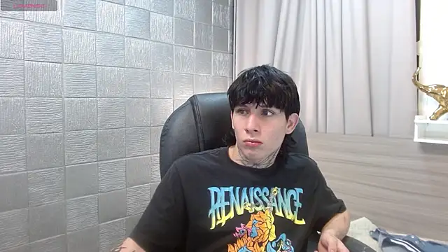 Iantwink18 live sex cam