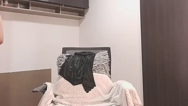 Cherry_1992 live sex cam