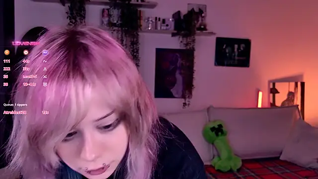 Lollyshy live sex cam