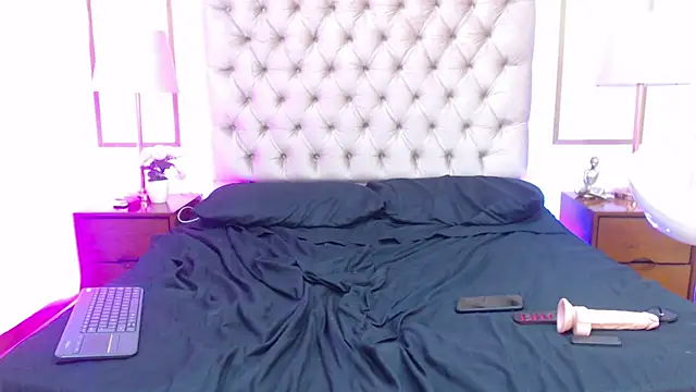 Tessa_Moreau live sex cam