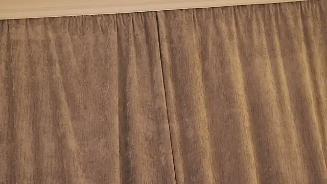 MiaThaine live sex cam