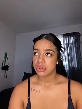 trianawhite live sex cam