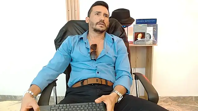 Reiko_85_ live sex cam