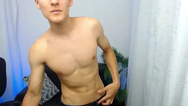 Matiius18 live sex cam