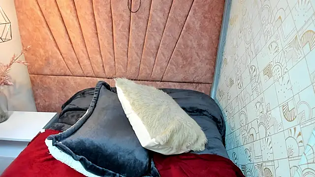 Issa_Milf__ live sex cam