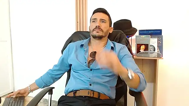 Reiko_85_ live sex cam