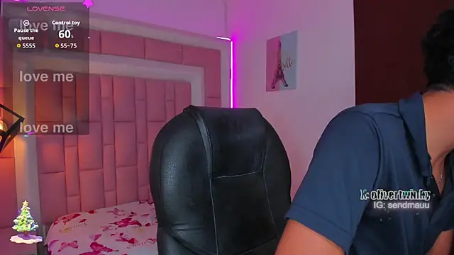 OliverTwinky live sex cam