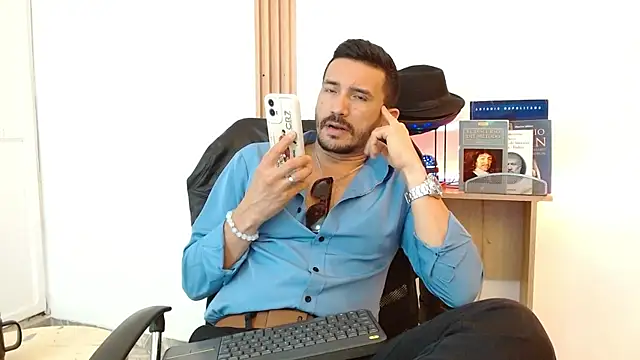 Reiko_85_ live sex cam