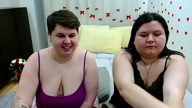 BeckyAndHellen live sex cam