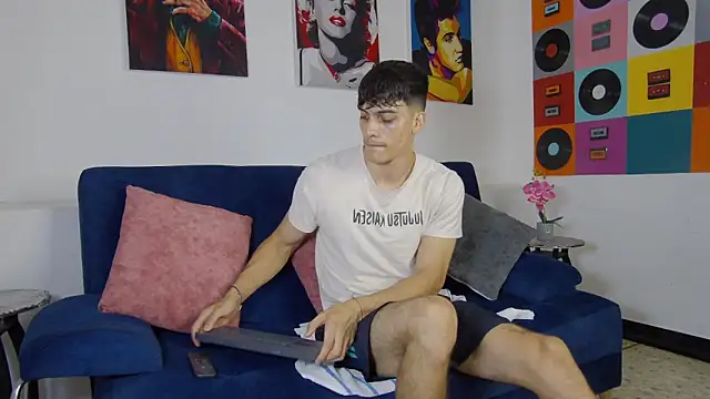 AlessioVitale live sex cam