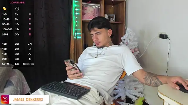 JamesDeker's cam snapshot