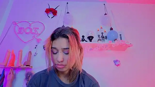 zoelight18 live sex cam