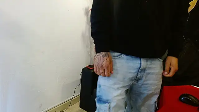 Tommy160920 live sex cam