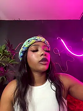 TIFFANYYSTAR live sex cam