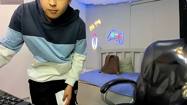 AndrewPherson live sex cam