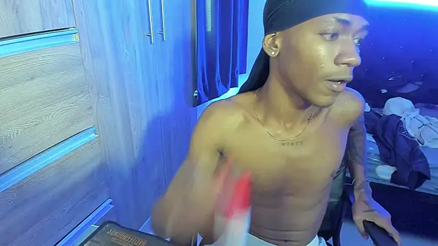 iteban_boy's cam snapshot