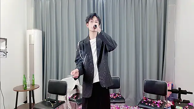 QYBOYS-001's cam snapshot