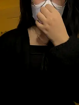 Hanni_22 live sex cam