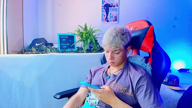 twink_sebas_'s cam snapshot