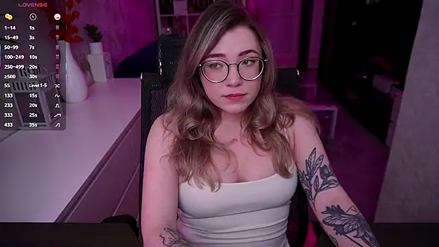 RemyCute's Stripchat show and profile