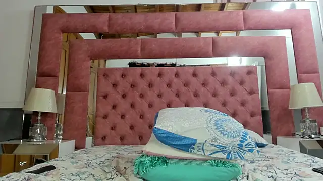 briana_wonder69xxx's Stripchat show and profile