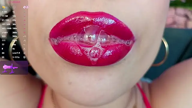 mia_roux1 live sex cam